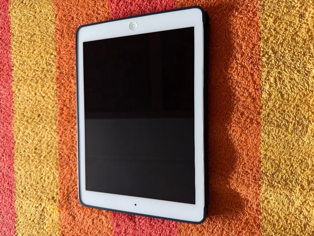 Apple iPad Air A1474, Computers en Software, Apple iPads, 10 inch, Gebruikt, Apple iPad, Wit