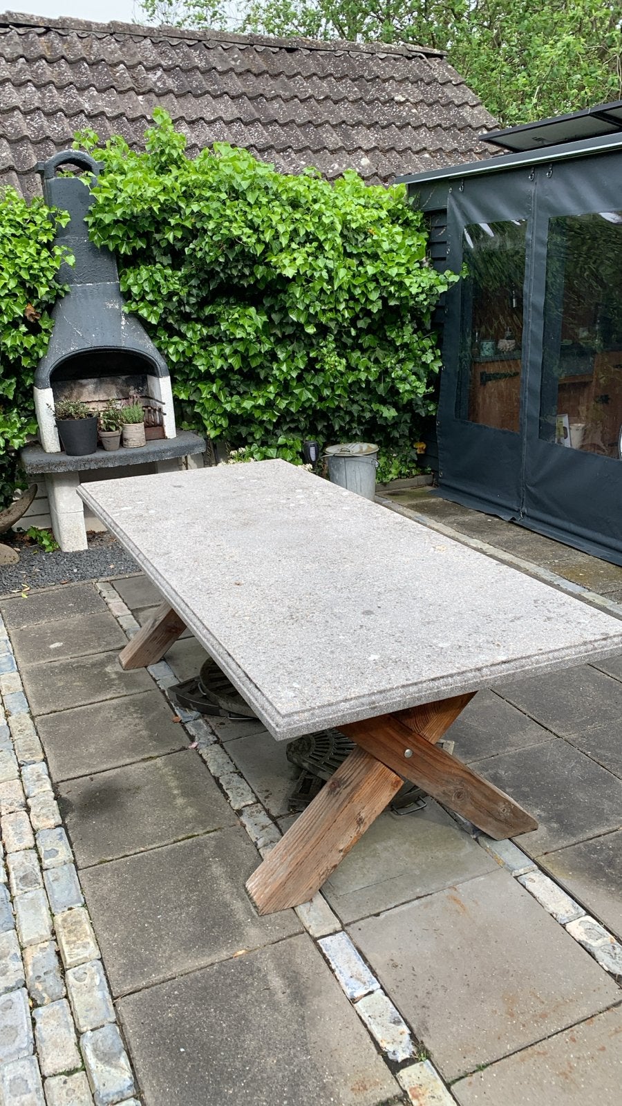 Betonnen buitentafel met robuust douglas onderstel (2.40x1.0, Tuin en Terras, Ophalen of Verzenden, Gebruikt, Rechthoekig, Overige materialen