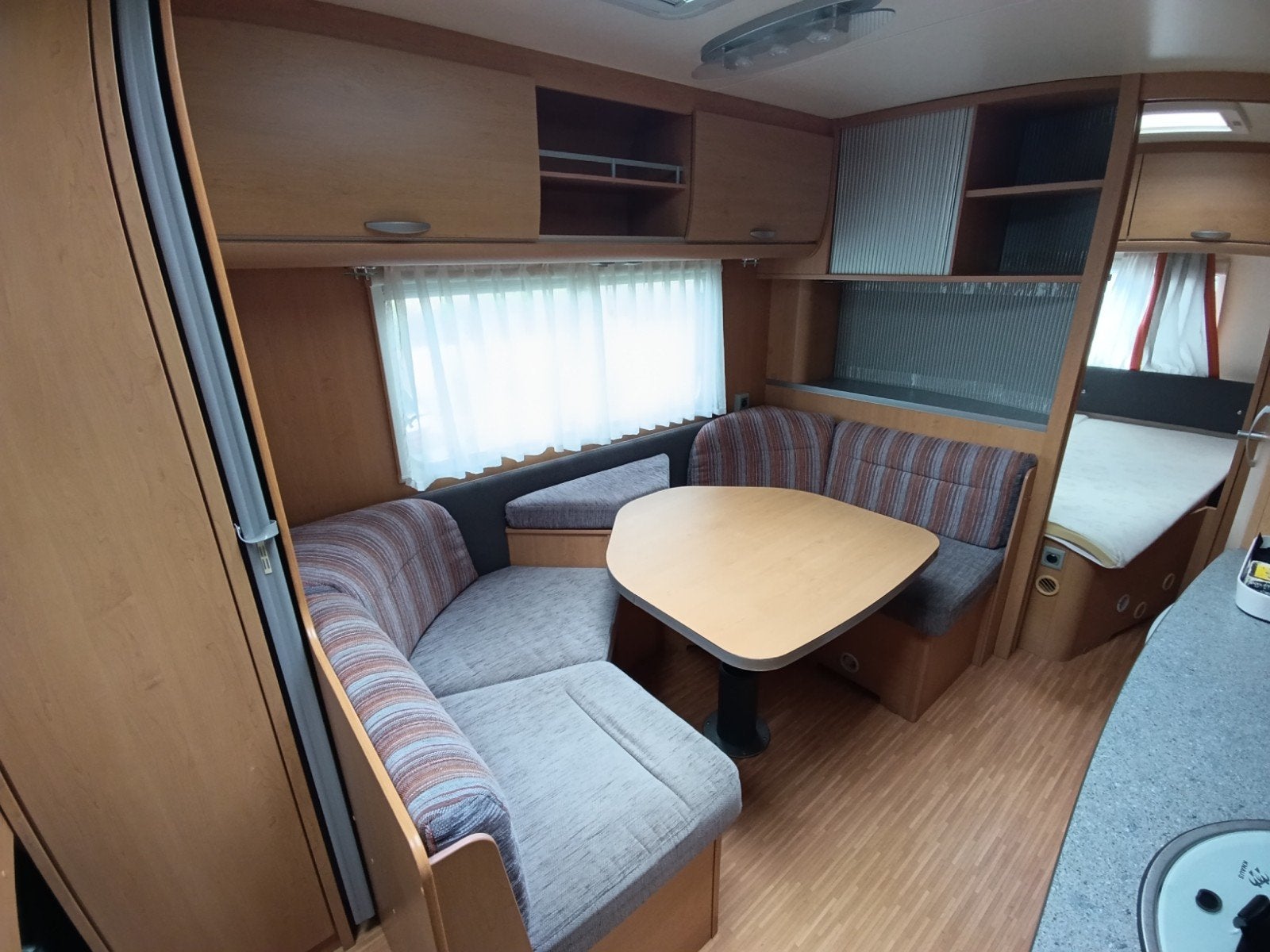 Zitkussens Knaus 550 FSK – bouwjaar 2008, Ophalen