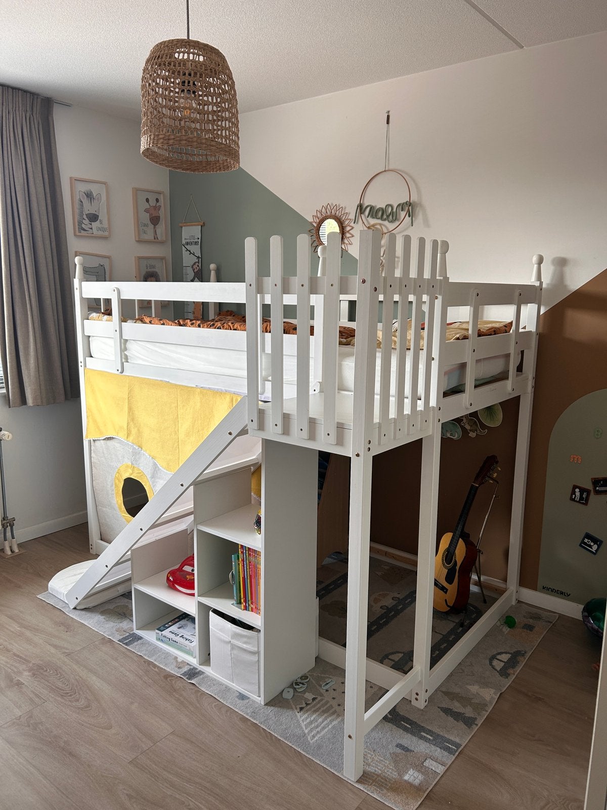 Hoogslaper met glijbaan en gordijn, Ophalen, Zo goed als nieuw, Hoogslaper