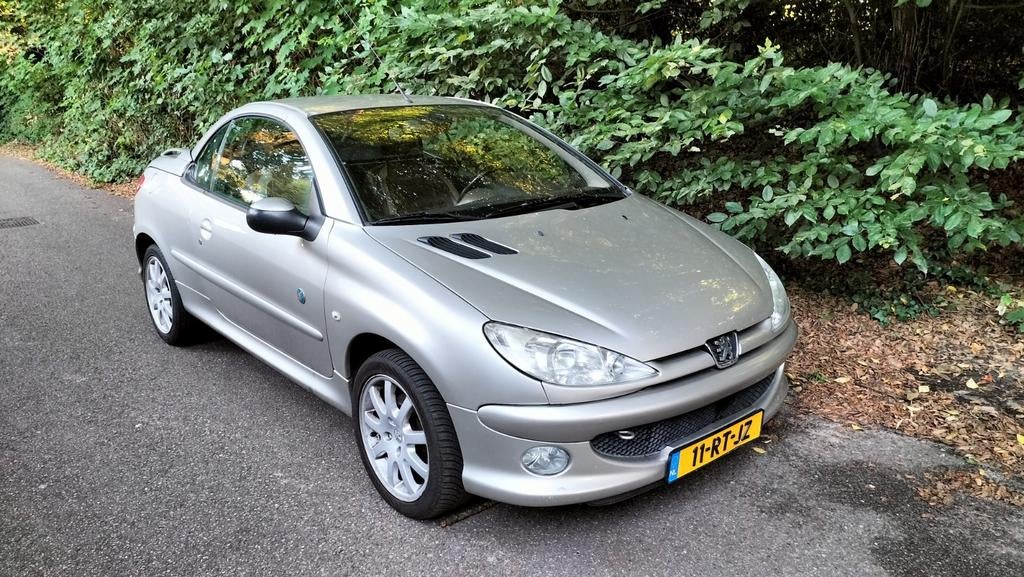 PEUGEOT 206 CABRIOLET , 1.6 , apk&nap , recent onderhoud, Auto's, Voorwielaandrijving, 4 cilinders, Cabriolet, 4 stoelen