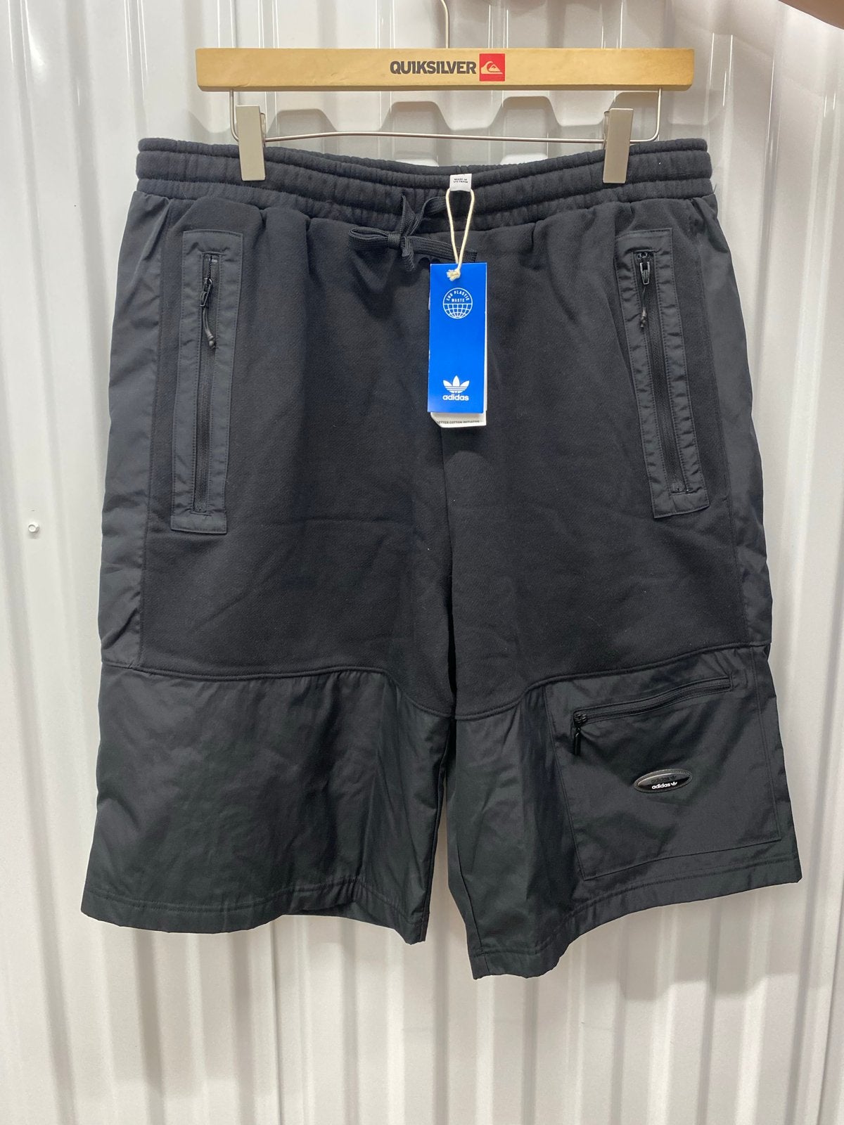 Adidas Originals Q2 Shorts Zwart - Nieuw met kaartjes, Ophalen of Verzenden, Nieuw, Maat 52/54 (L), Zwart