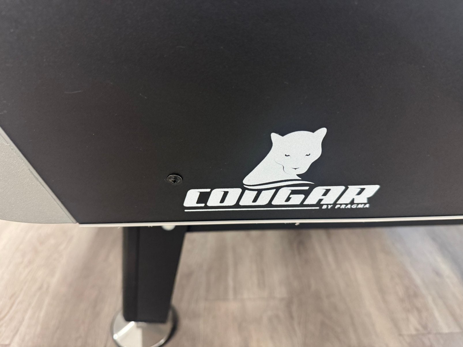 Foto 4 van Airhockeytafel Cougar - Compleet en goed werkend
