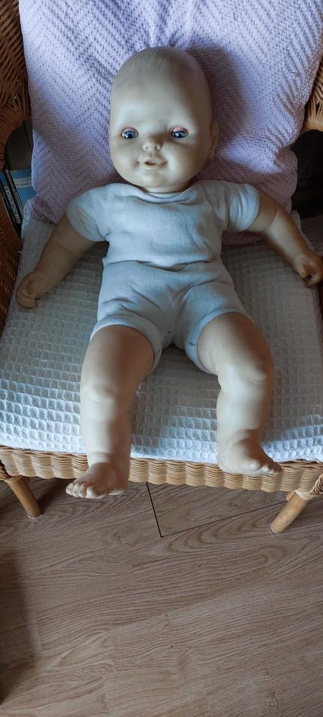 Babypop, 60 cm lang, Verzamelen, Poppen, Ophalen of Verzenden, Kleertjes
