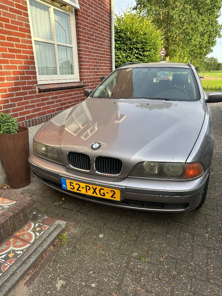 BMW 5-Serie 2.0I 110KW 2000 Grijs, Auto's, Zwart, Stationwagon, Handgeschakeld, Particulier