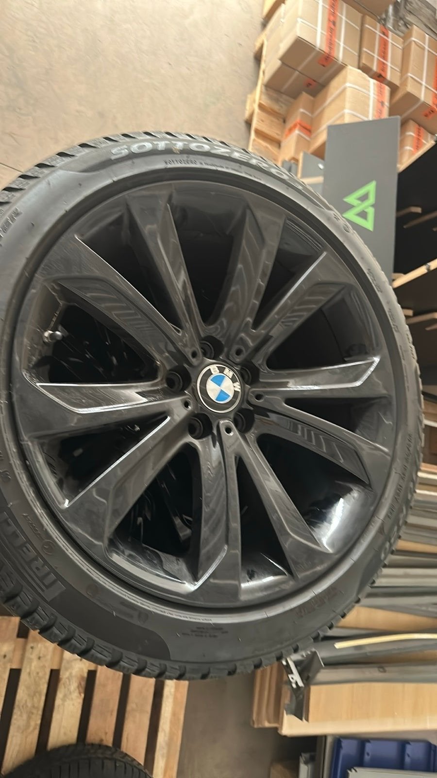 BMW originele 20 inch velgen met Pirelli winterbanden, Auto-onderdelen, Banden en Velgen, Overige, Gebruikt, Overige, Banden en Velgen