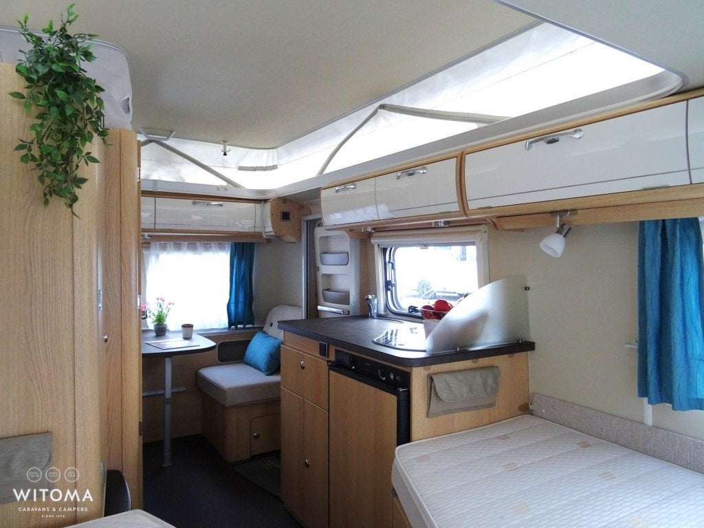 Eriba Touring - 60 Edition 542 super compleet uitgevoerd, Fietsenrek, 4 tot 5 meter, Eriba, 2 aparte bedden