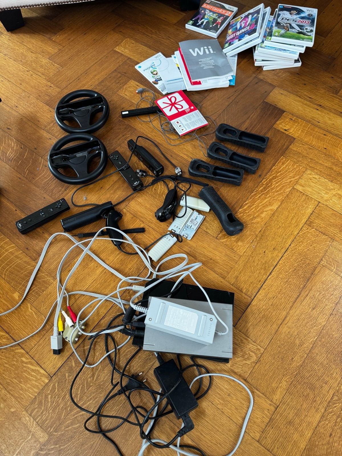 Complete Nintendo Wii set met accessoires en games, Spelcomputers en Games, Spelcomputers | Nintendo Wii, Ophalen, Gebruikt, Met 3 controllers of meer