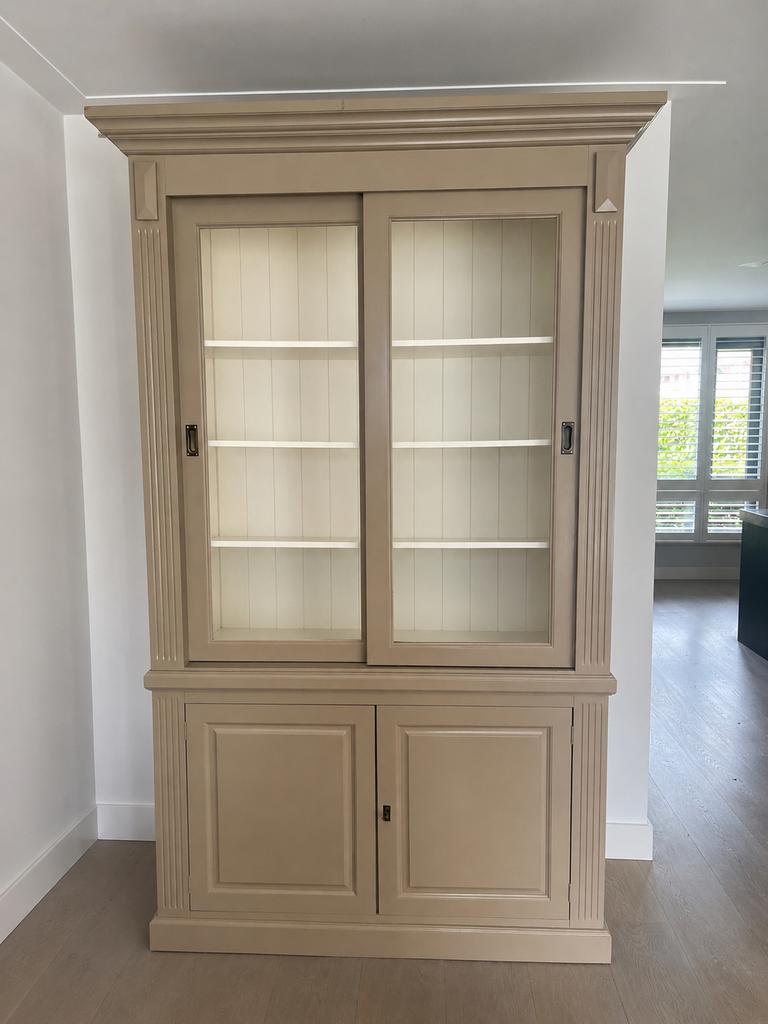 Landelijke vitrinekast / buffetkast - taupe, 100 tot 150 cm, Ophalen of Verzenden, 150 tot 200 cm, 25 tot 50 cm