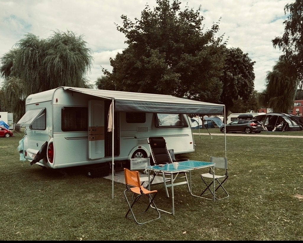 Knaus Sudwind 500 FDK - Ruime gezinscaravan met stapelbed, Caravans en Kamperen, Caravans, Vast bed, Treinzit, Particulier, 5 tot 6 meter
