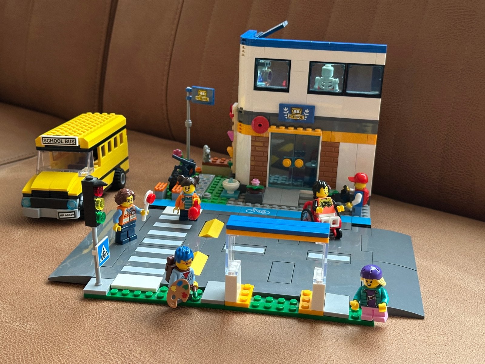 Lego City 60329 School + wegplaten, City, Lego, Ophalen of Verzenden, Zo goed als nieuw