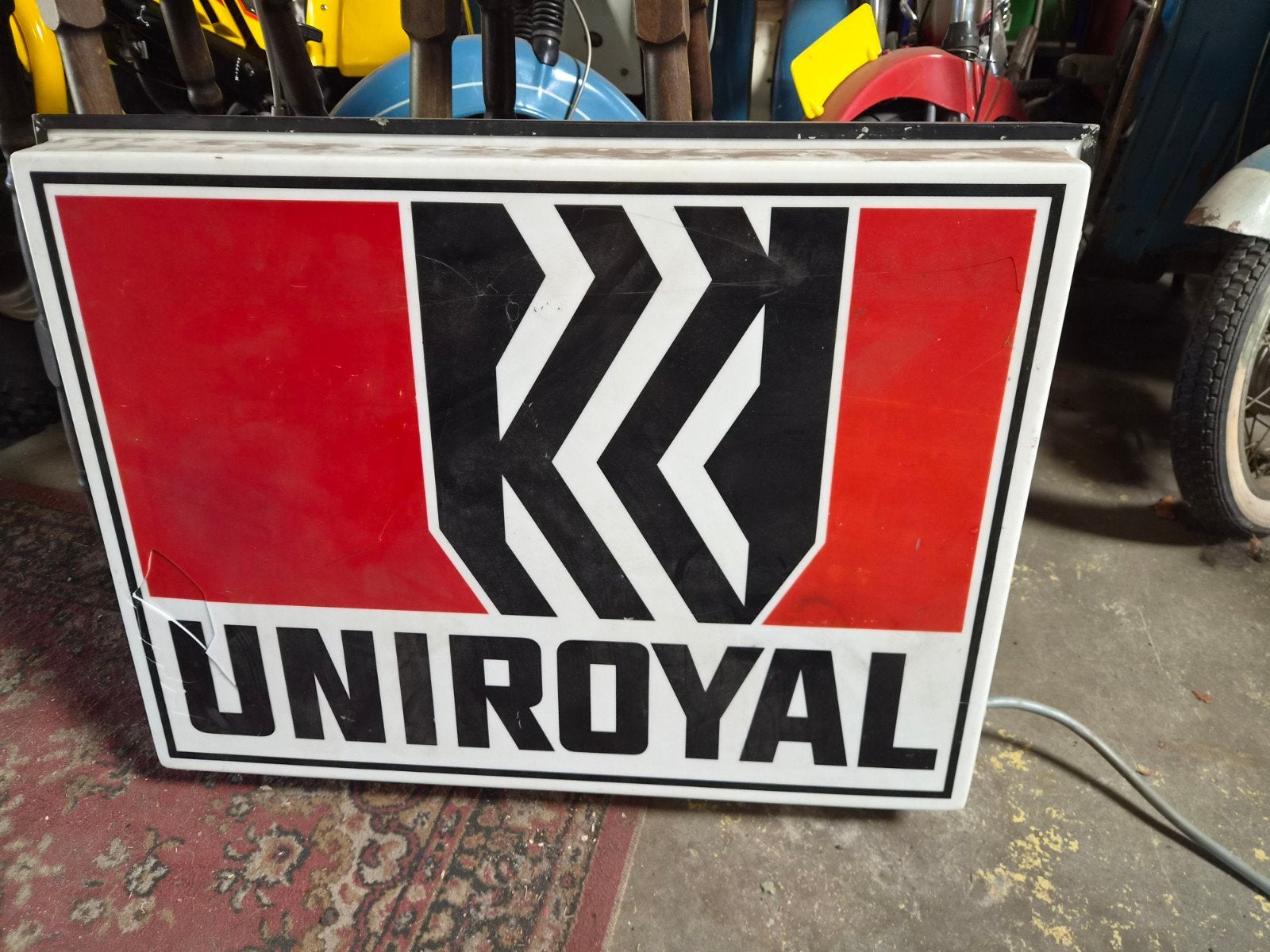 Vintage Uniroyal Lichtbak Banden, Verzamelen, Merken en Reclamevoorwerpen, Ophalen, Gebruikt, Lichtbak of (neon) lamp