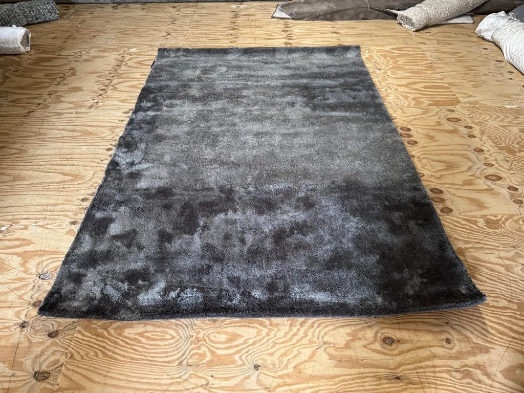 Vloerkleed velvet touch l Whoon |Meubilexlvan €619 voor €299, Ophalen, Gebruikt, Grijs, 200 cm of meer