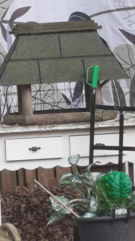 Vogelhuis met tafel, Ophalen, Gebruikt