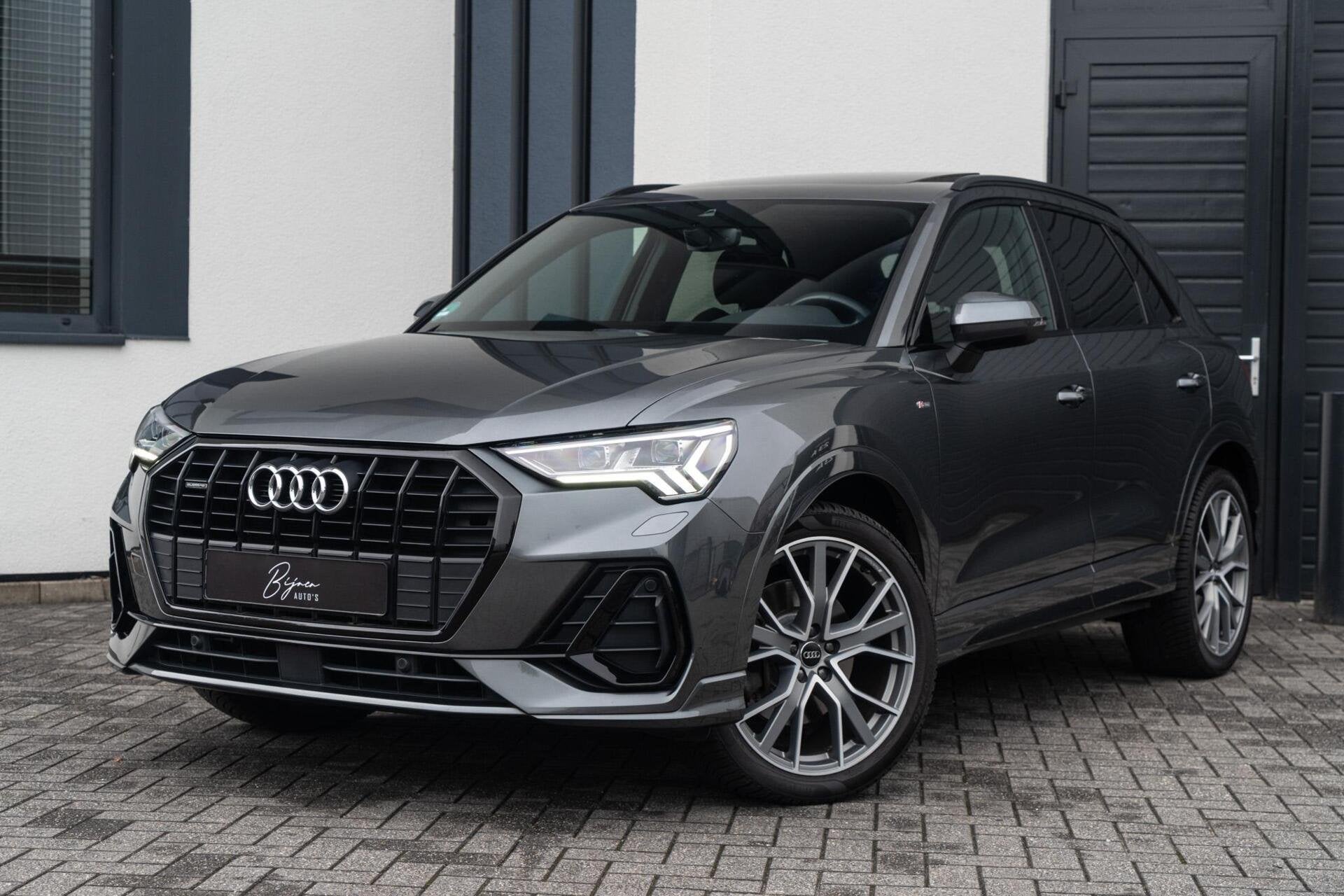 Audi Q3 45 TFSI Quattro S Line 230PK PANO / ELEK. TREKHAAK /, Auto's, Gebruikt, Zwart, 1984 cc, 14 km/l