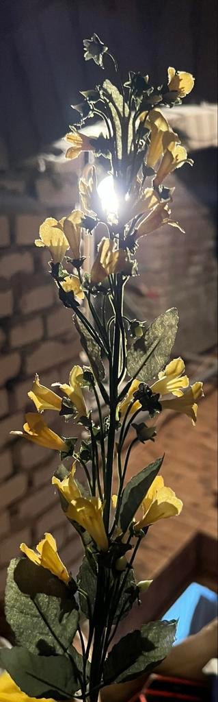 Nieuwe kunstbloemen in doos - Gele bloemen, Huis en Inrichting, Woonaccessoires | Kunstplanten en Kunstbloemen, Nieuw, Kunstbloem