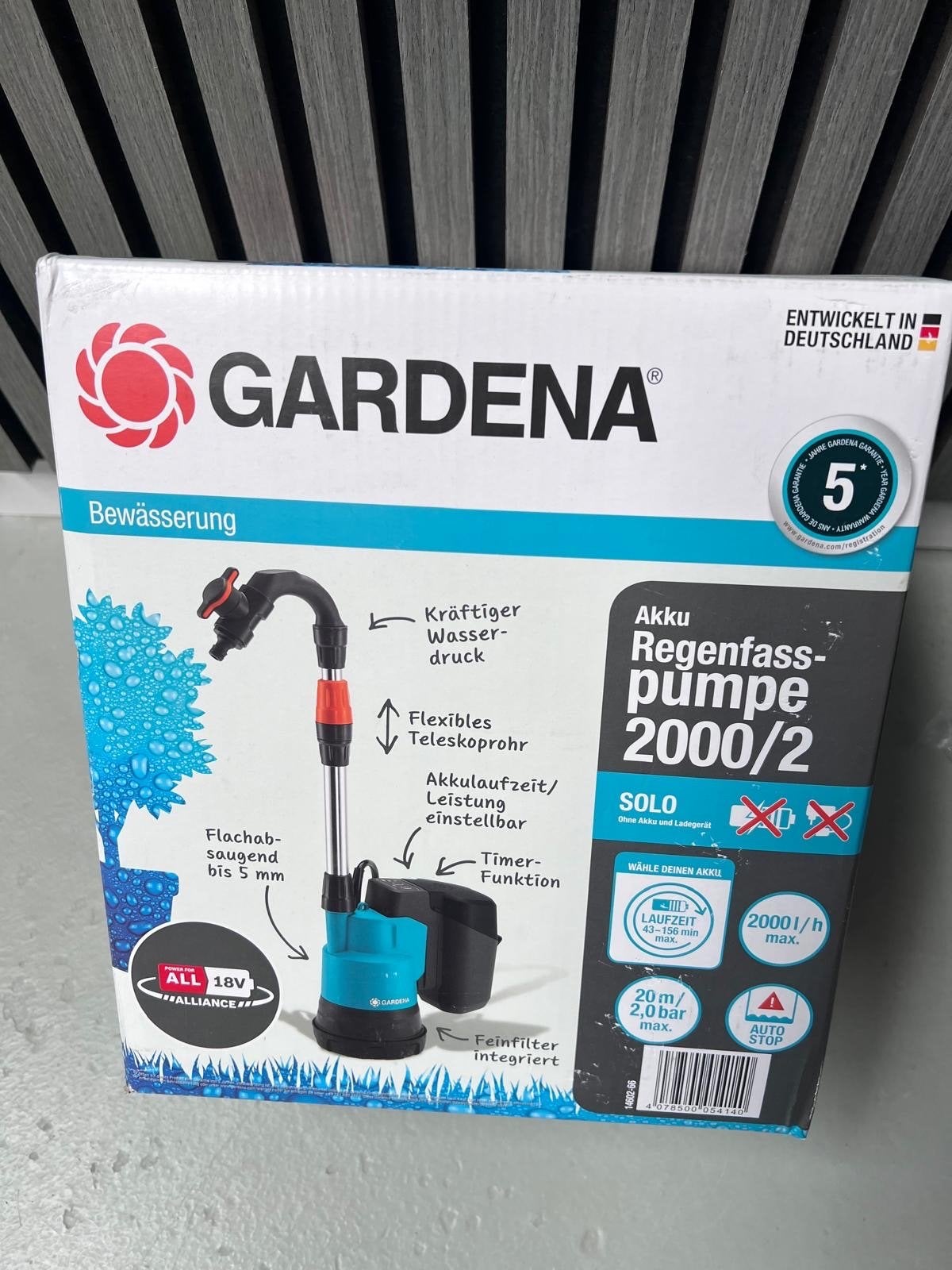 Gardena Accu Regenfasspumpe 2000/2 - Nieuw in doos, Ophalen of Verzenden, Nieuw, Accu, Regentonpomp