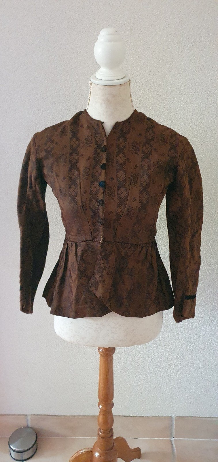 Antiek klederdracht streekdracht jakje bruin met patroon, Antiek en Kunst, Antiek | Kleding en Accessoires, Ophalen of Verzenden