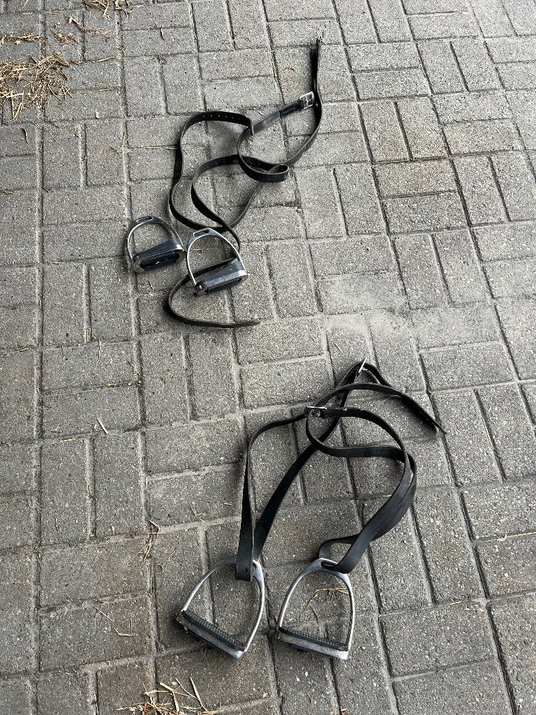 Stijgbeugels en beugelriemen 2 paar, Dieren en Toebehoren, Gebruikt, Ophalen of Verzenden, Zwart, Stijgbeugels