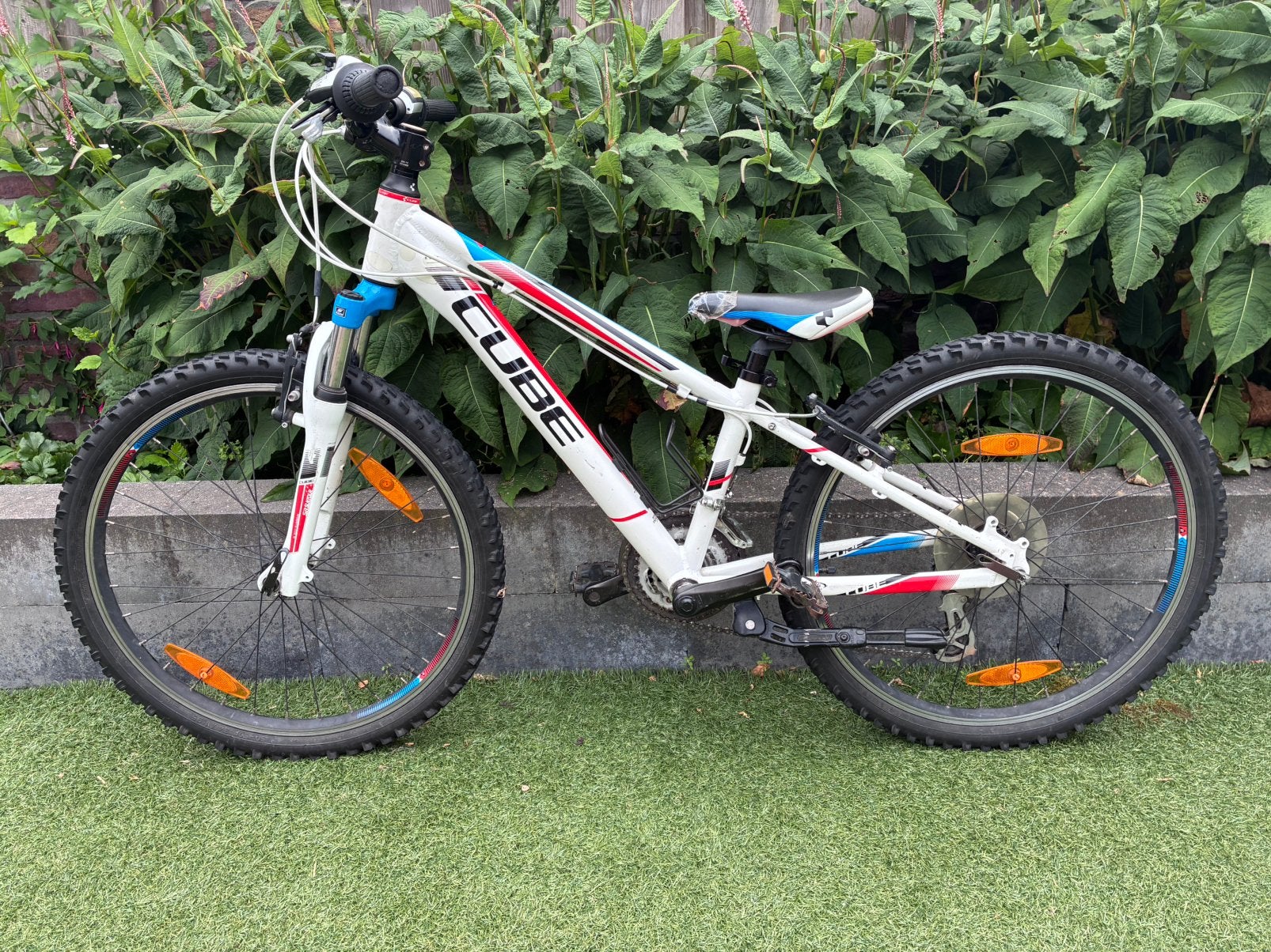 GERESERVEERD Cube mountainbike wit-blauw/rood 24 inch, Ophalen, Velgrem, Versnellingen, Gebruikt