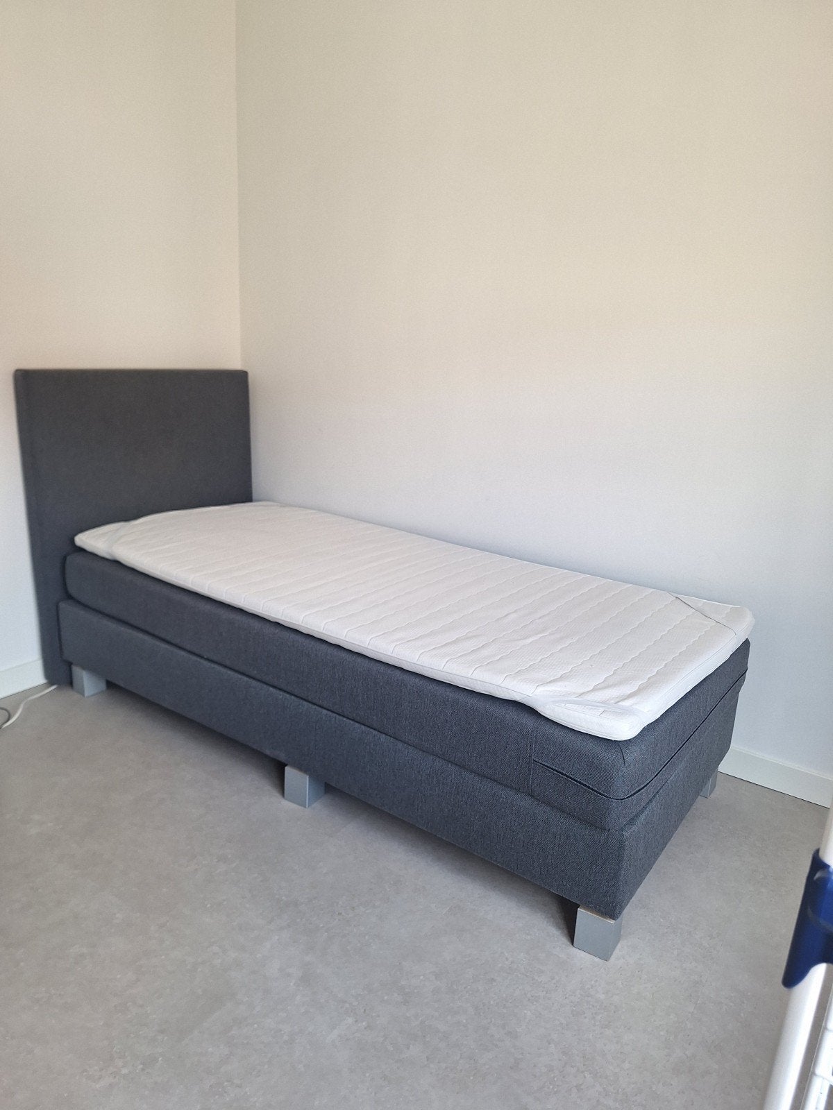 Boxspring met matras en hoofdbord 90x200, Ophalen, Zo goed als nieuw, Eenpersoons, 90 cm