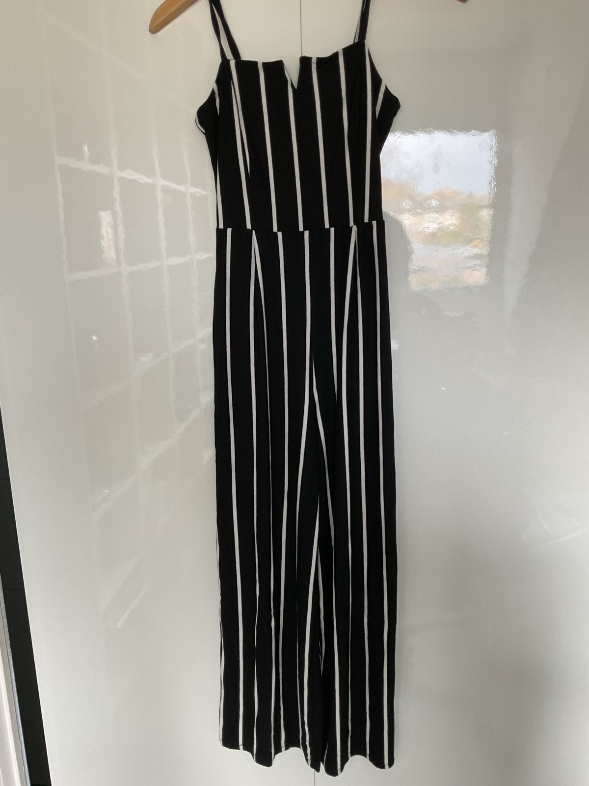 Bershka gestreepte jumpsuit XS, Kleding | Dames, Jumpsuits, Zo goed als nieuw, Maat 34 (XS) of kleiner, Zwart, Ophalen of Verzenden