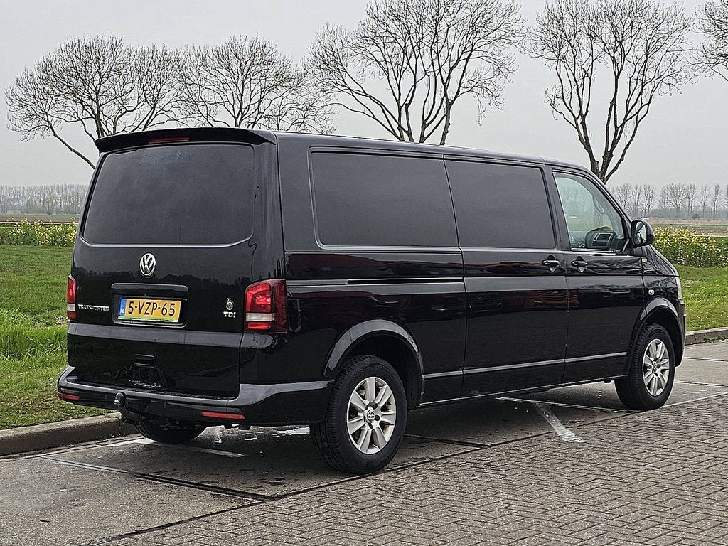 VOLKSWAGEN TRANSPORTER 2.0 TDI 140 pk ac lang, Auto's, Bestelauto's, Euro 5, Gebruikt, 4 cilinders, Zwart