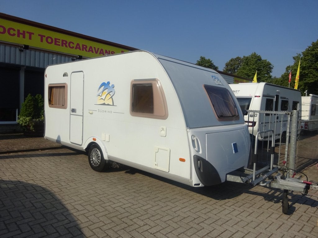 Knaus Sudwinf 450 FU met Mover, Caravans en Kamperen, Rondzit, Bedrijf, Fietsenrek, Overige typen