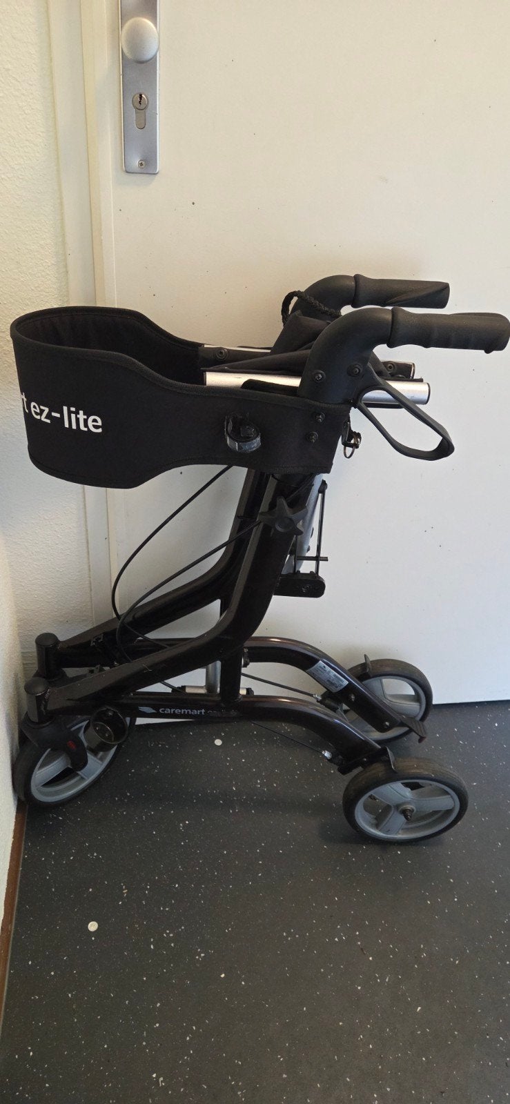 Nette rollator, Diversen, Ophalen, Lichtgewicht, Zo goed als nieuw