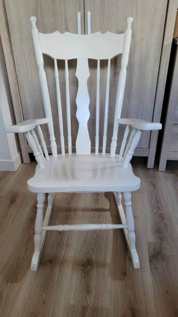 Witte schommelstoel babykamer kinderkamer, Kinderen en Baby's, Kinderkamer | Tafels en Stoelen, Ophalen, Zo goed als nieuw, Stoel(en)
