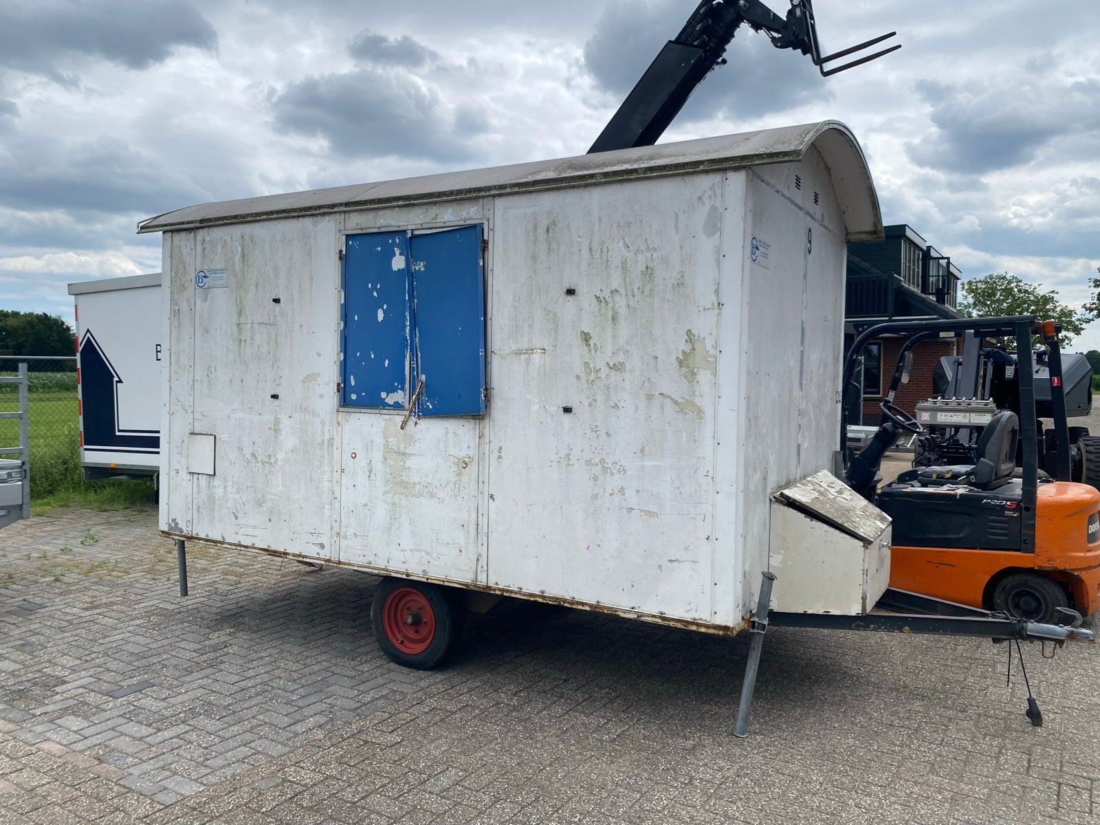 Gebruikte bouwkeet / schaftwagen op wielen, Doe-het-zelf en Verbouw, Bouwketen en Schaftketen, Ophalen, Gebruikt