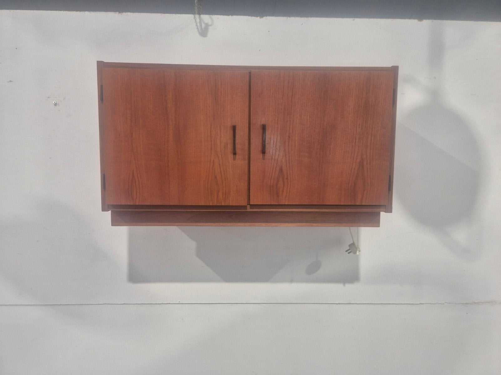 hangend deens teak fineer kastje, Onbekend, Ophalen of Verzenden, Minder dan 150 cm, Onbekend