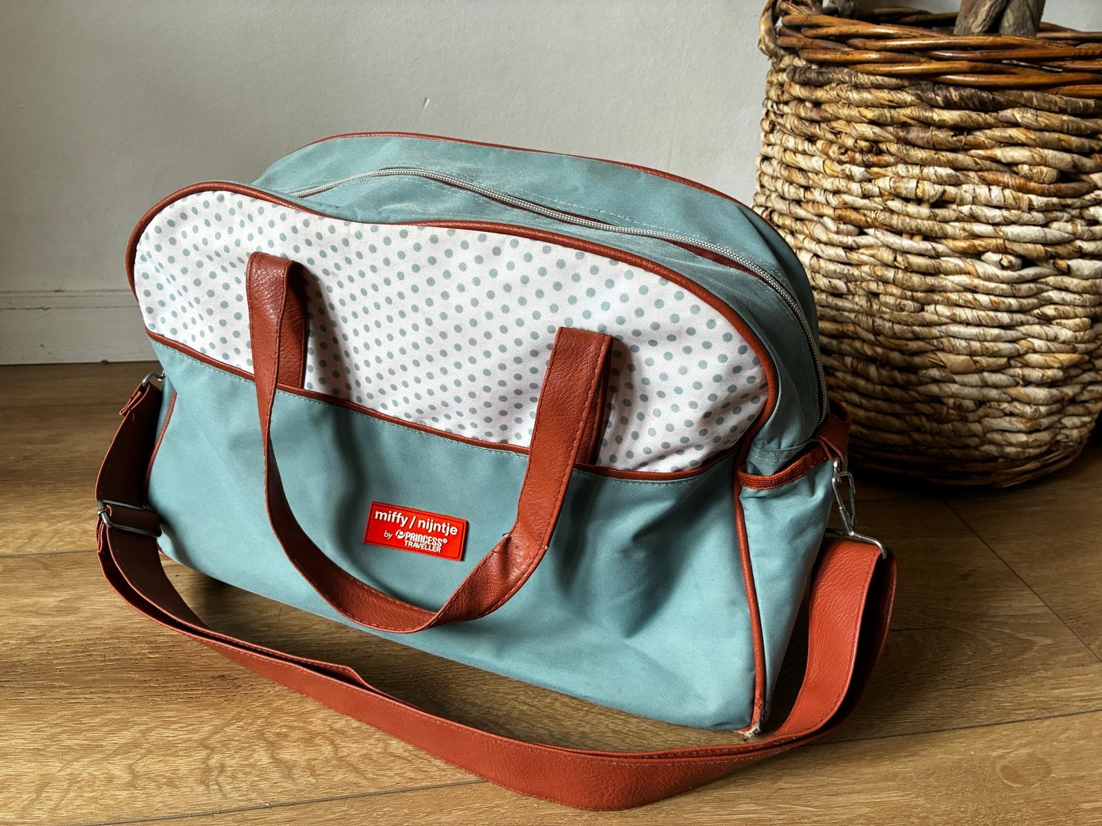 Nijntje Luiertas Groen/Wit met Draagband en Verschoonkleed, Kinderen en Baby's, Verzorgingstas, Verzenden, Verschoningsmatje, Groen