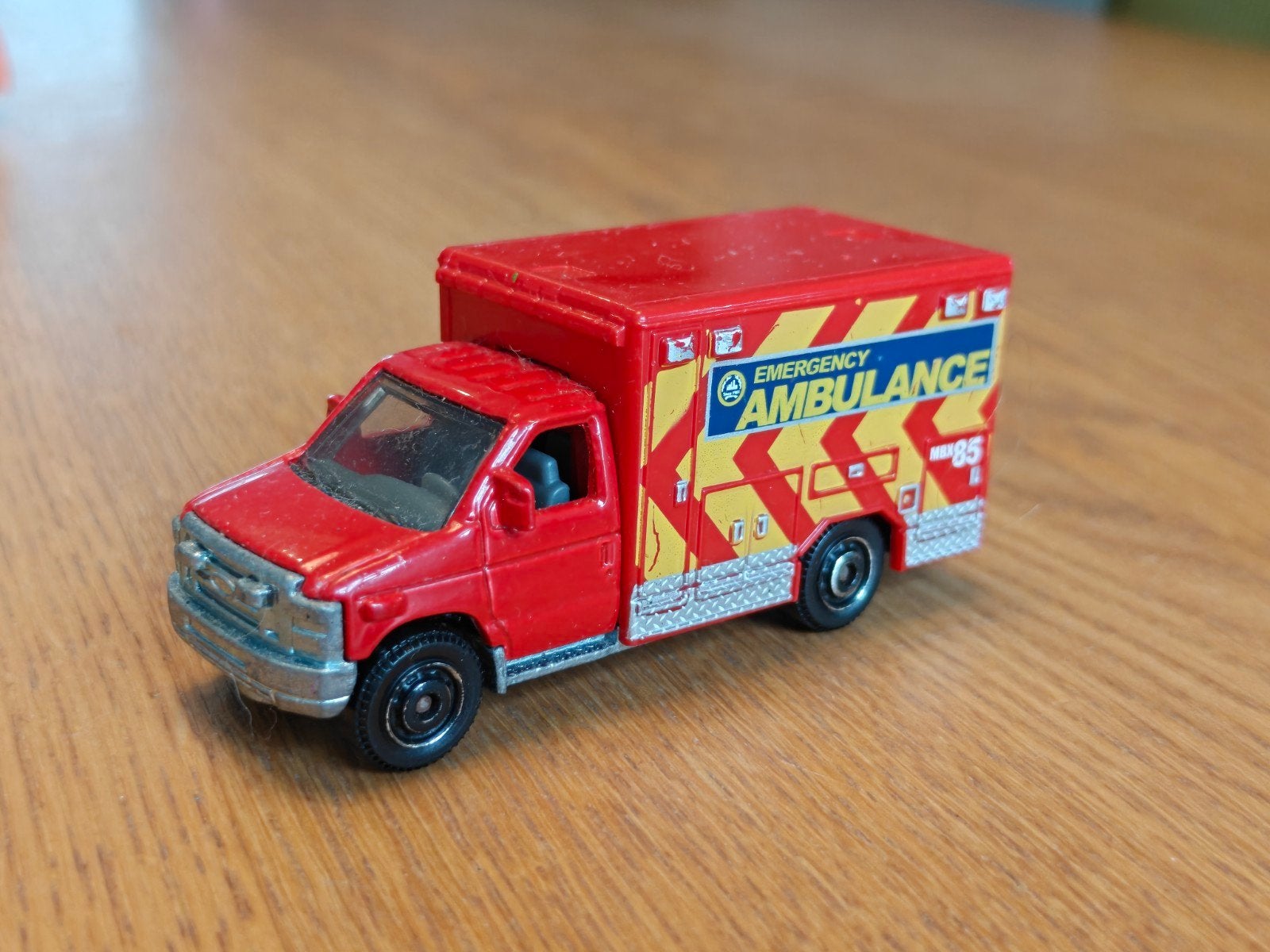 Matchbox Ford E-350 Ambulance, Ophalen of Verzenden, Zo goed als nieuw, Auto