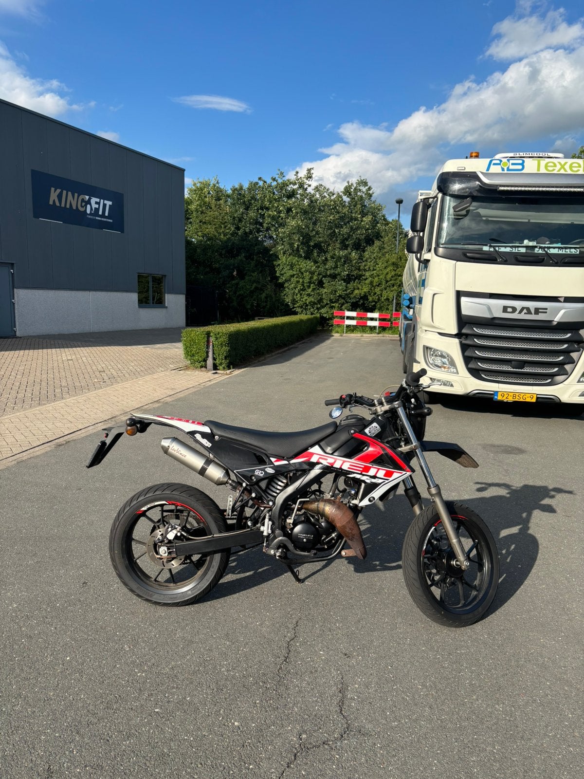 Rieju schakelbrommer, Ophalen, 6 versnellingen, Maximaal 45 km/u, Zo goed als nieuw