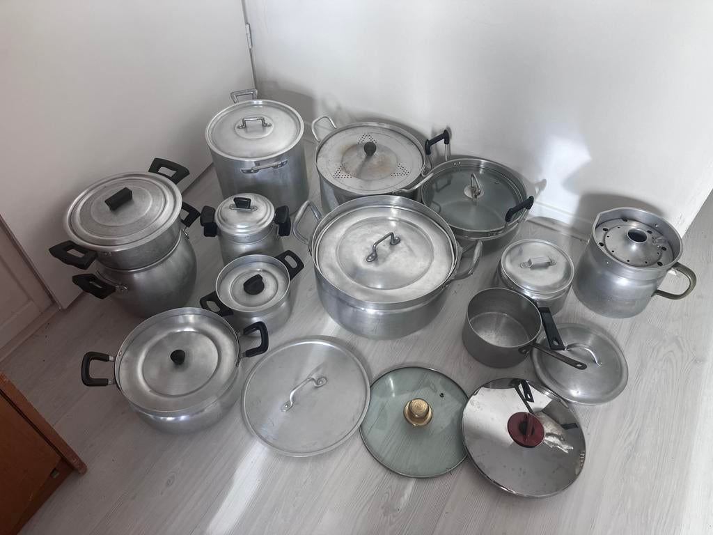 Set of >10alluminium pans in good condition, Ophalen of Verzenden, Gebruikt, Aluminium, Koekenpan of Braadpan