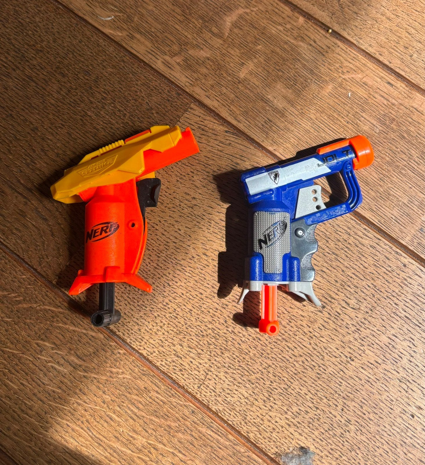 Diverse Nerf pistolen met veel pijltjes en een autopistool, Ophalen