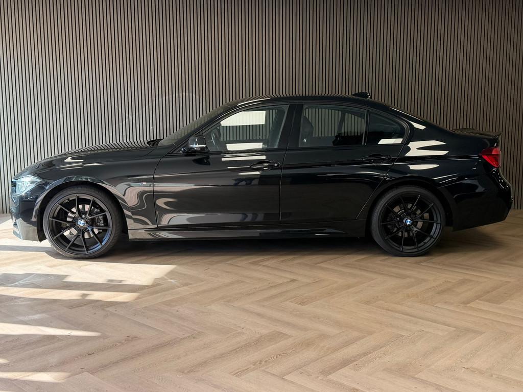 BMW 3-serie 318i M Sport Edition AUT. LEDER NAVIGATIE PDC ST, Auto's, BMW, Automaat, Gebruikt, Met garantie (alle), Zwart