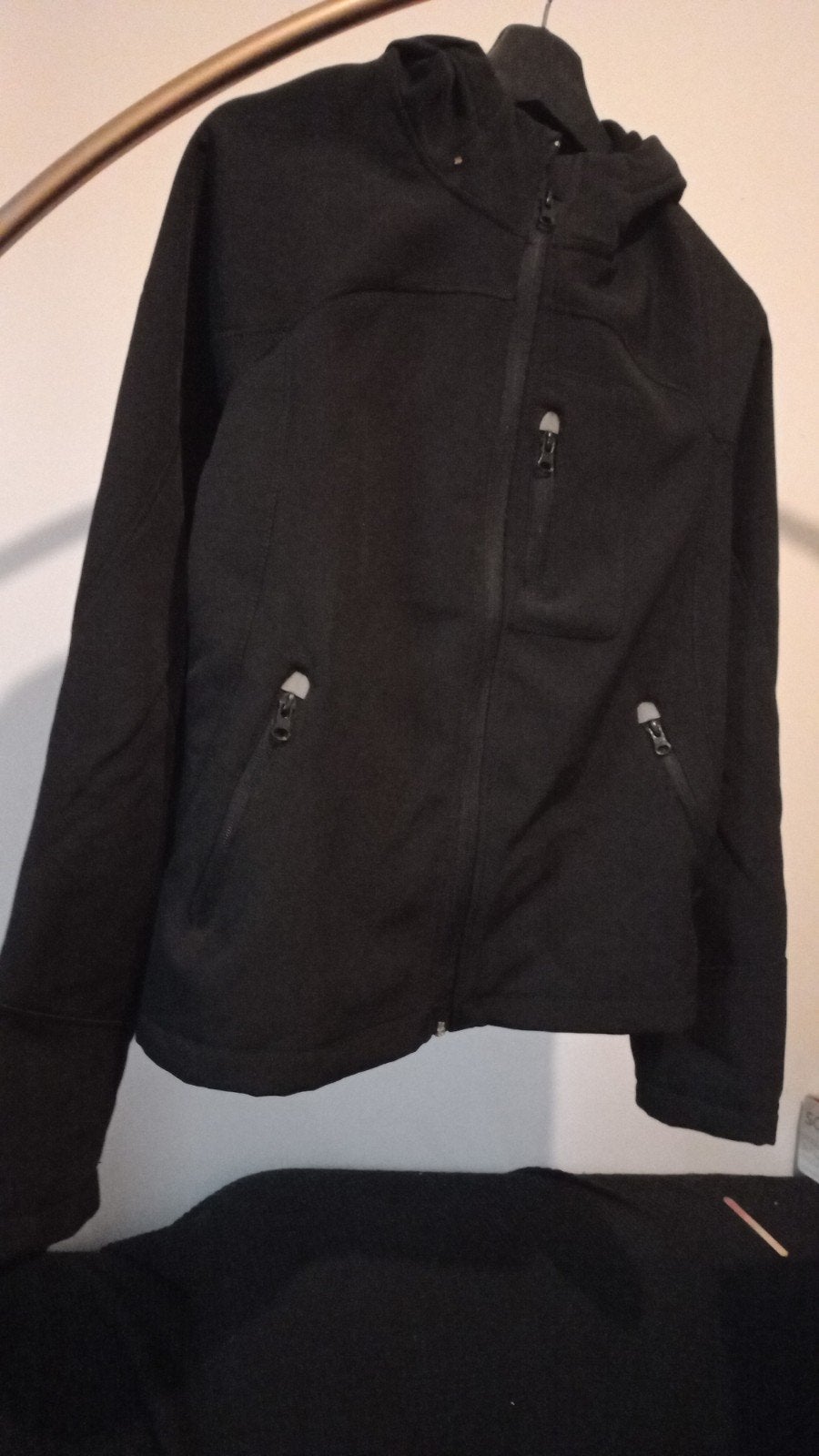 Zwarte softshell jas met capuchon, Maat 38/40 (M), Zwart, Ophalen of Verzenden, Onbekend