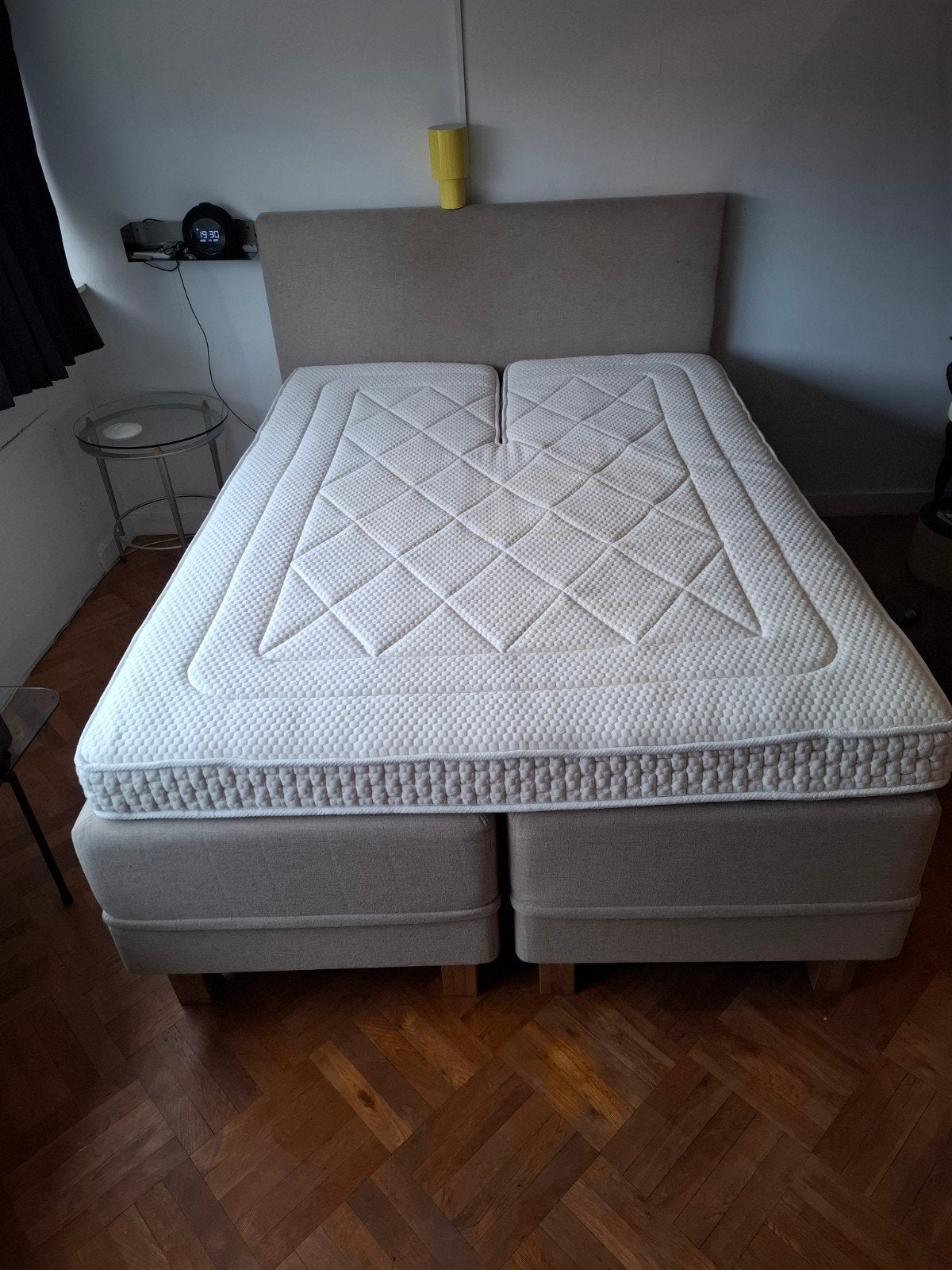 Elektrisch verstelbare boxspring 140x210 met Okin systeem, Gebruikt, Tweepersoons, 210 cm, Beige