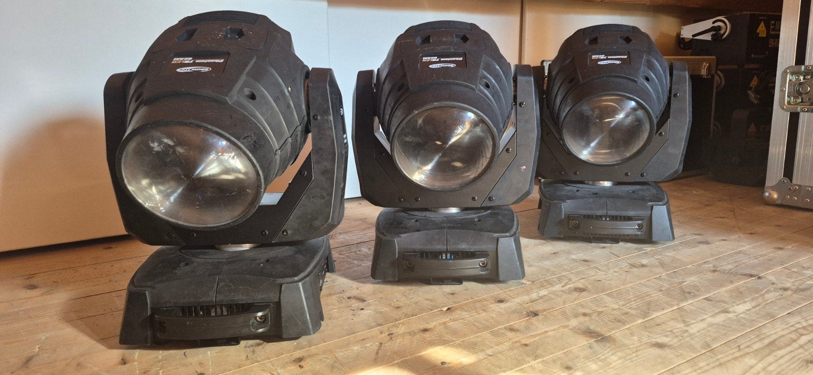 Foto 5 van Showtec Phantom Series Moving Heads (3 stuks)