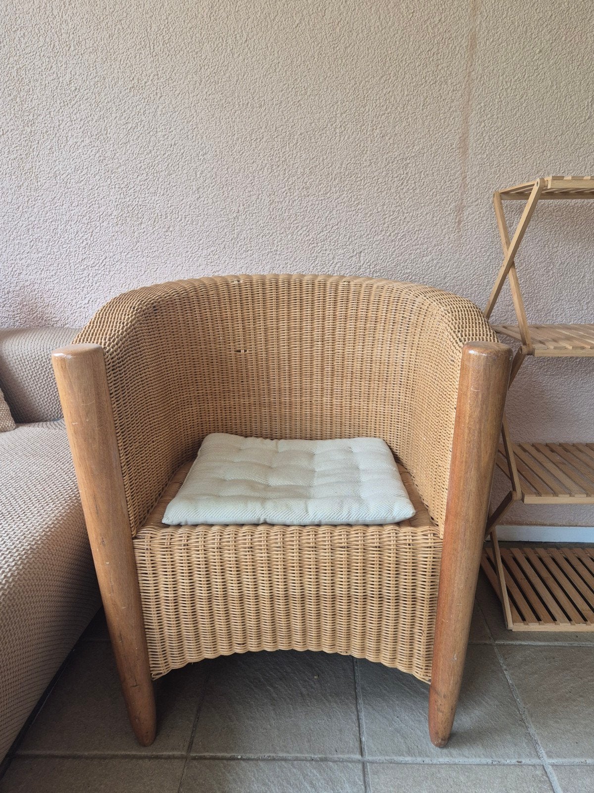 Rieten rotan stoel fauteuil zitje met kussen, Huis en Inrichting, Stoelen, Ophalen, Bruin, Eén