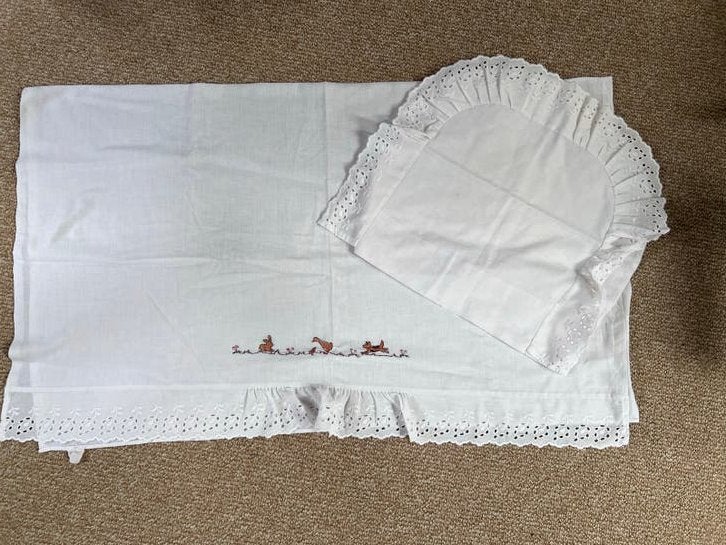 Vintage Wit baby laken + kussensloop. Met kant en borduursel, Kinderen en Baby's, Jongetje of Meisje, Wit, Overige typen, Ophalen of Verzenden
