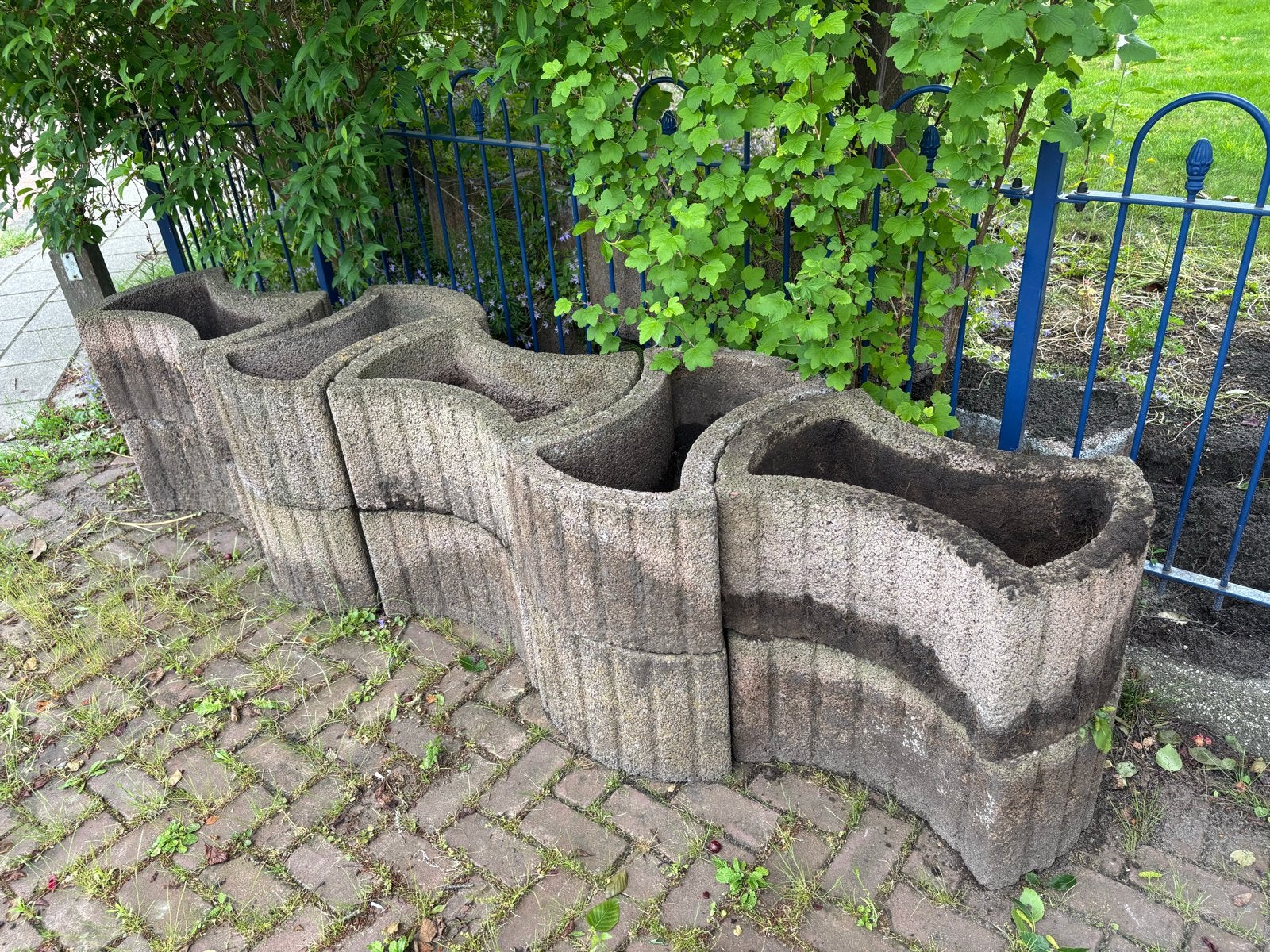 Gratis 10 Betonnen bloembakken (plus nog 50), Tuin en Terras, Ophalen, Gebruikt, 100 cm of meer, Overige vormen
