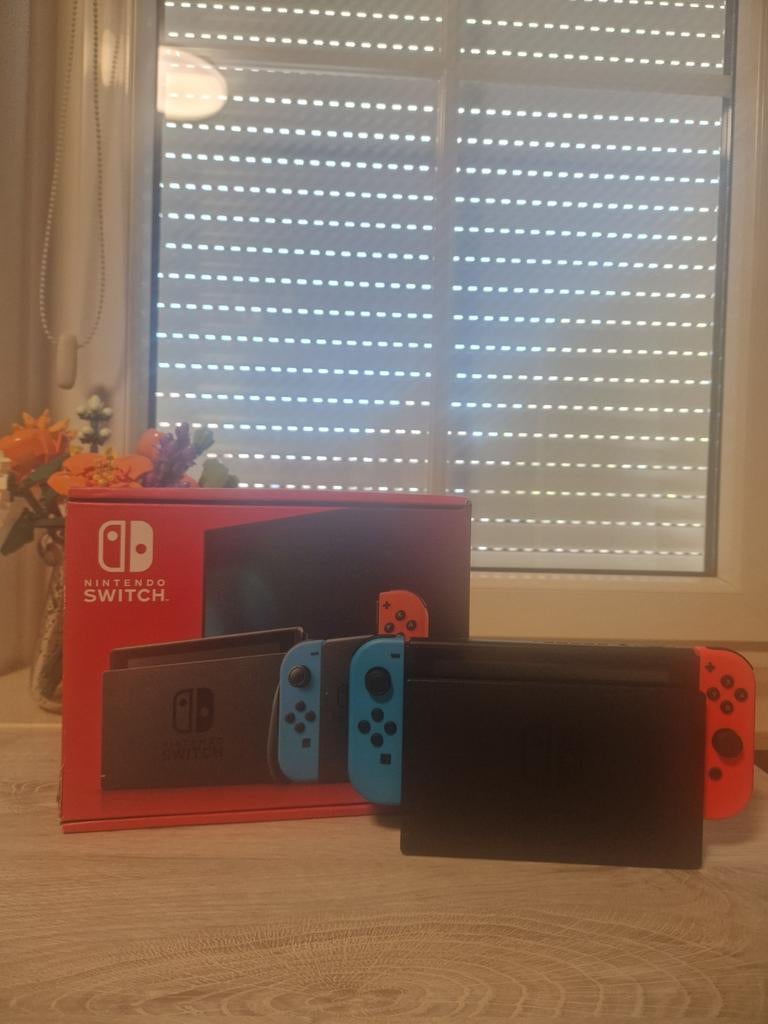 Nintendo Switch + 2 mario spellen, Spelcomputers en Games, Games | Nintendo Switch, Zo goed als nieuw, Ophalen