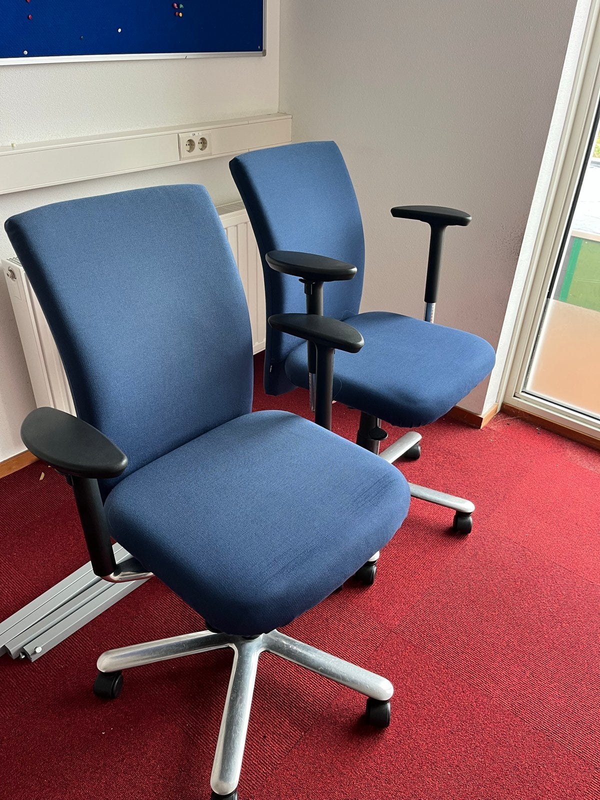 GRATIS ophalen Nieuw-Vennep: 2x Bureaustoelen, Ophalen, Gebruikt, Blauw, Bureaustoel