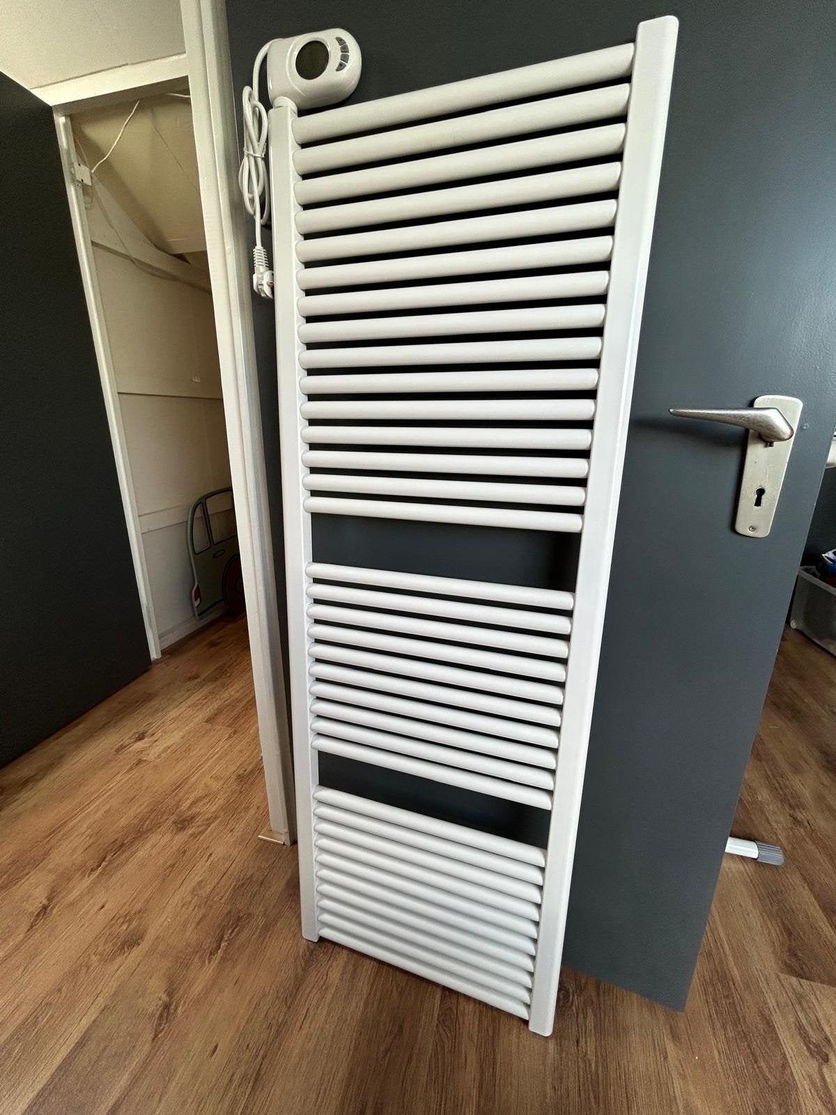 Claudia EcoDesign Digi elektrische handdoekradiator 700W, Doe-het-zelf en Verbouw, Ophalen, 500 tot 800 watt, Radiator, Minder dan 60 cm
