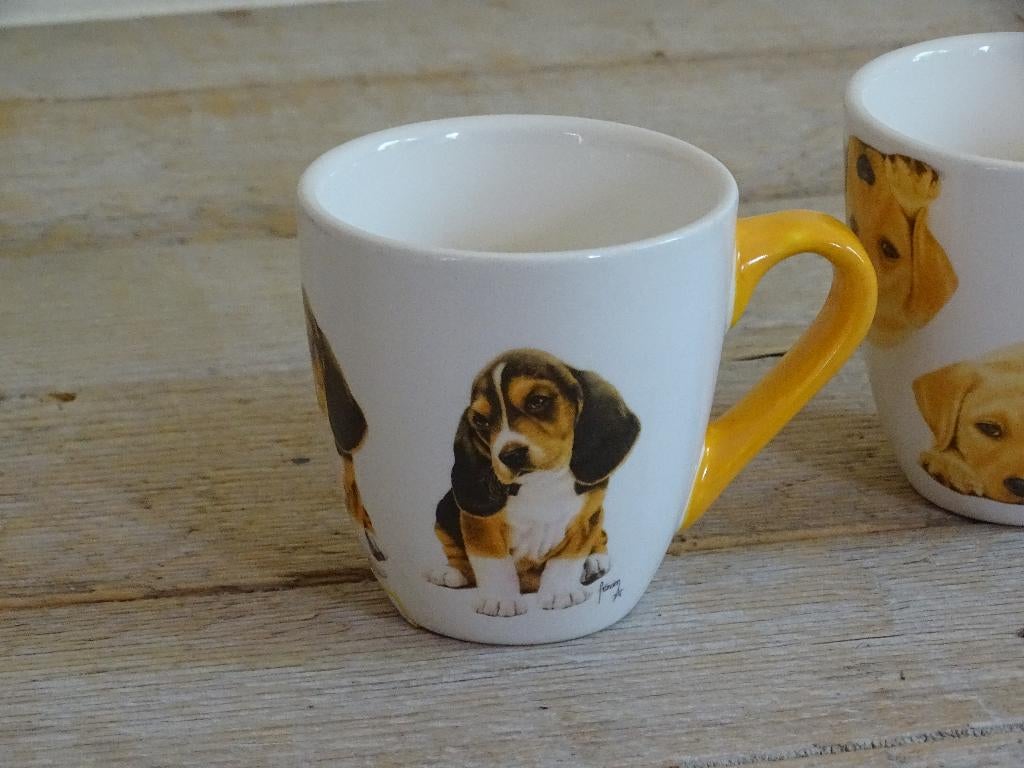1x Mok, Francien, KAT/HOND, met gekleurd oor, z.g.a.n.