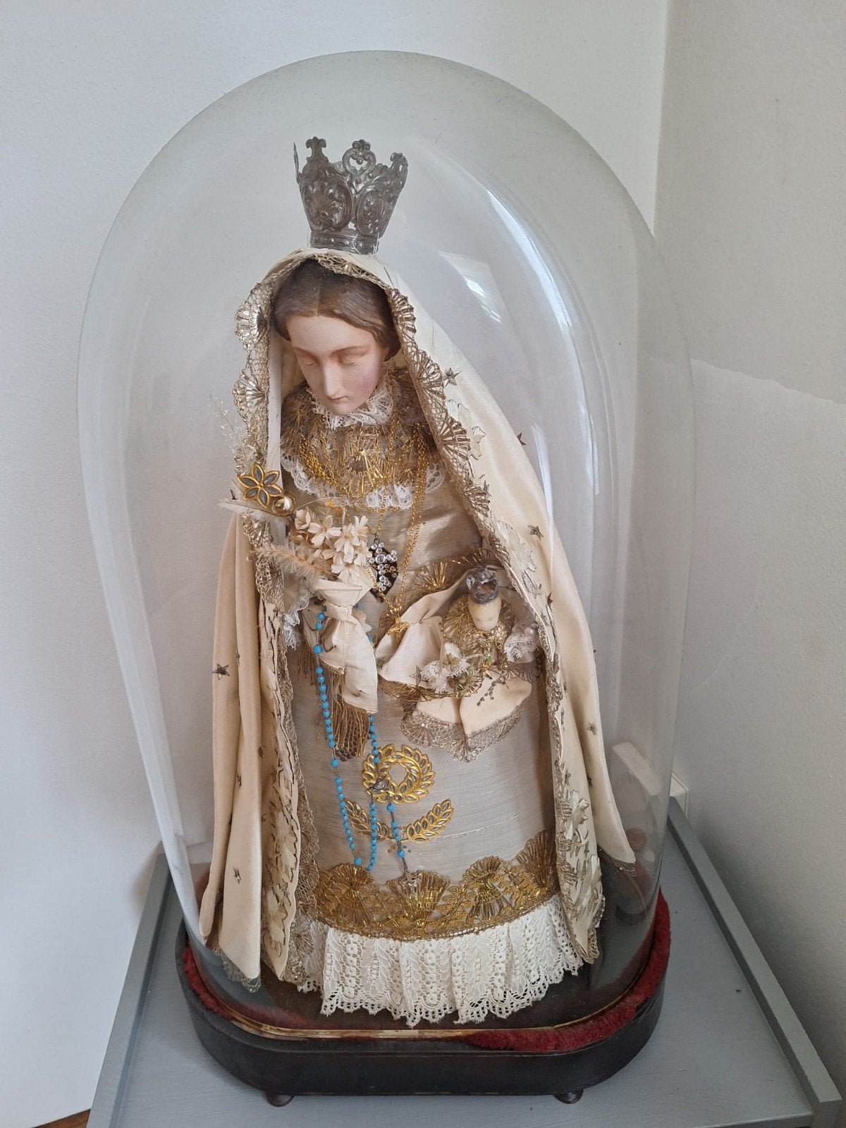 Groot Mariabeeld met kindje Jezus onder stolp, Antiek en Kunst, Ophalen