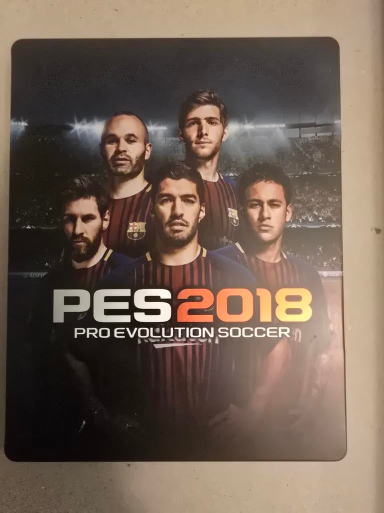 Pro Evolution Soccer 2018 PS4 FC Barcelona Edition Steelcase, Ophalen of Verzenden, Zo goed als nieuw, Eén computer, Sport